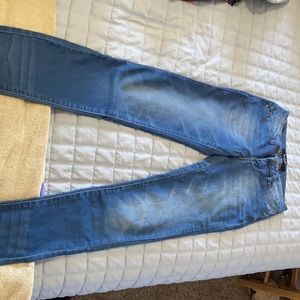 Size 1 light washed skinny jeans